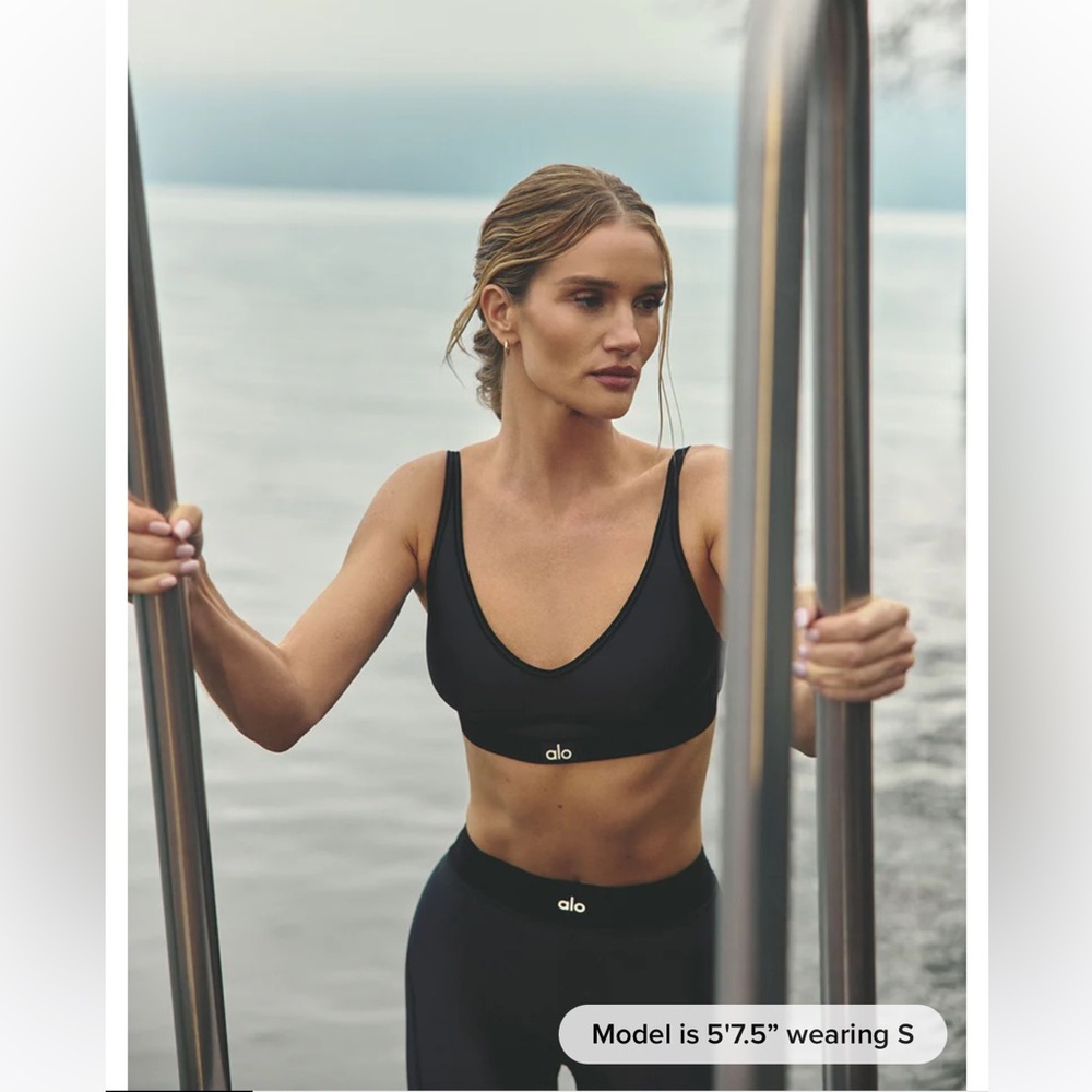 ALO Yoga Black Scoop-Neck Sports Bra & High-Rise Leggings Set